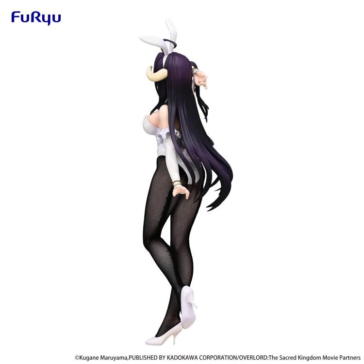 Side angle showcasing Albedo’s dynamic pose and costume details.