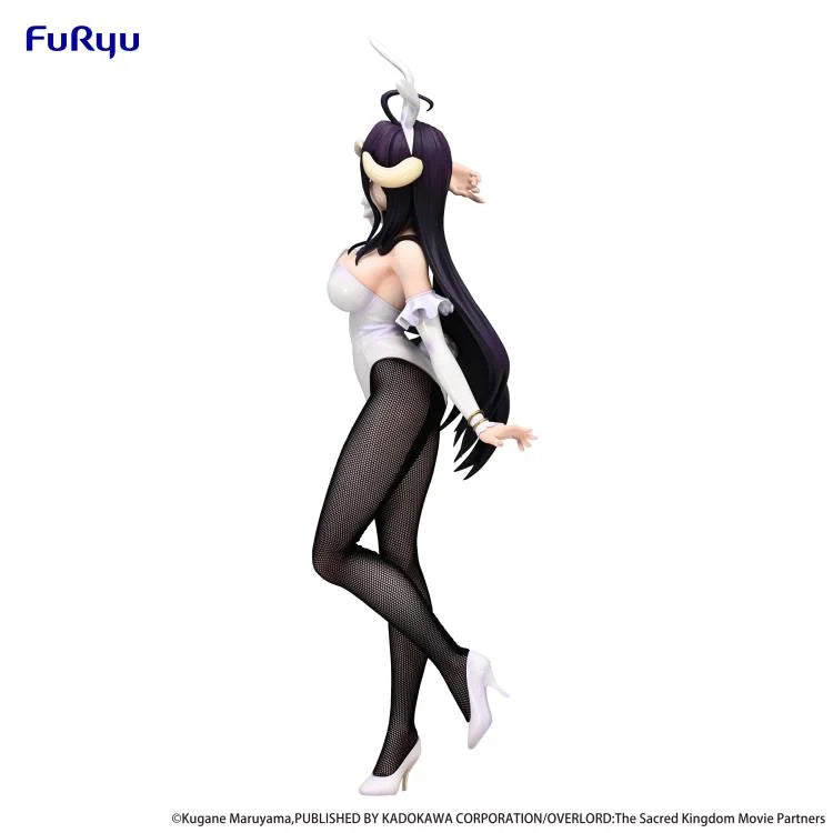Side angle showcasing Albedo’s dynamic pose and costume details.