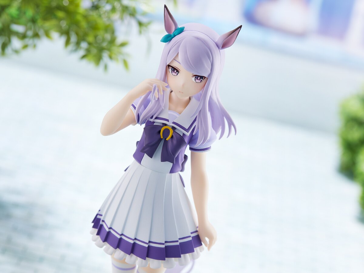 Side angle showing Mejiro McQueen’s dynamic pose and flowing hair