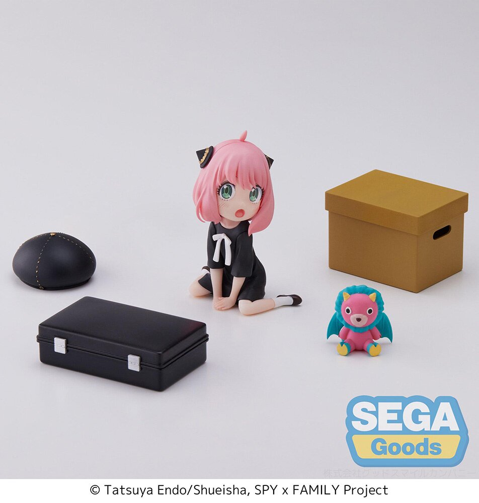 Front view of Anya Forger: Pretend Play Ver. Figure by SEGA.