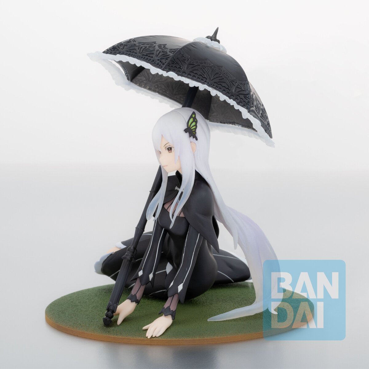Side profile showcasing Echidna's lounging pose and parasol details.