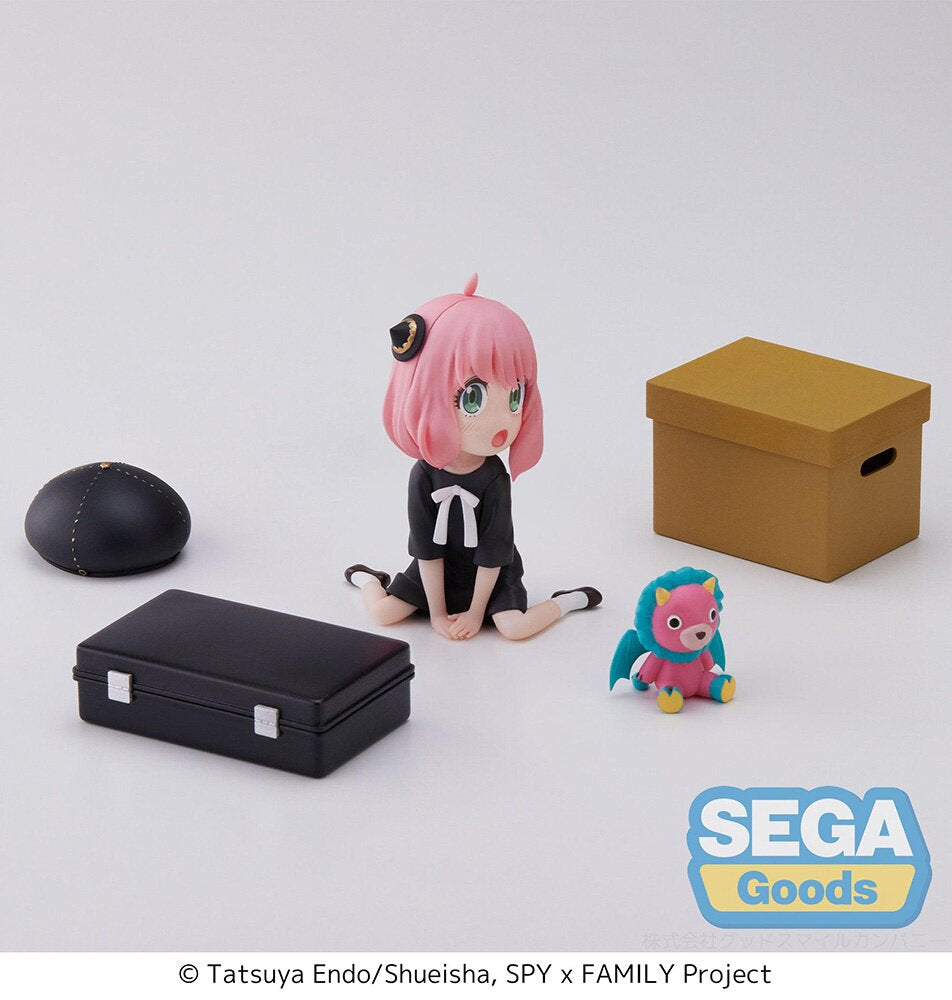 Close-up highlighting Anya’s facial expression and accessories
