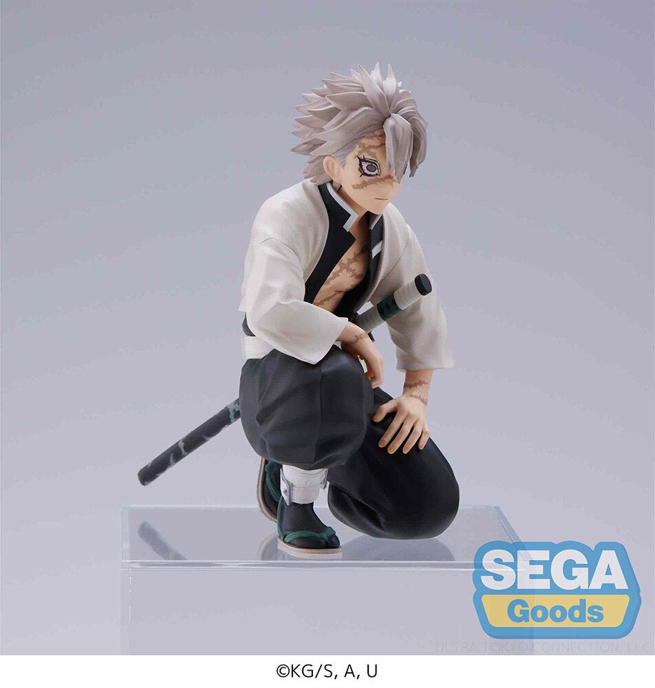 Side profile showcasing Sanemi's kneeling pose and detailed uniform.