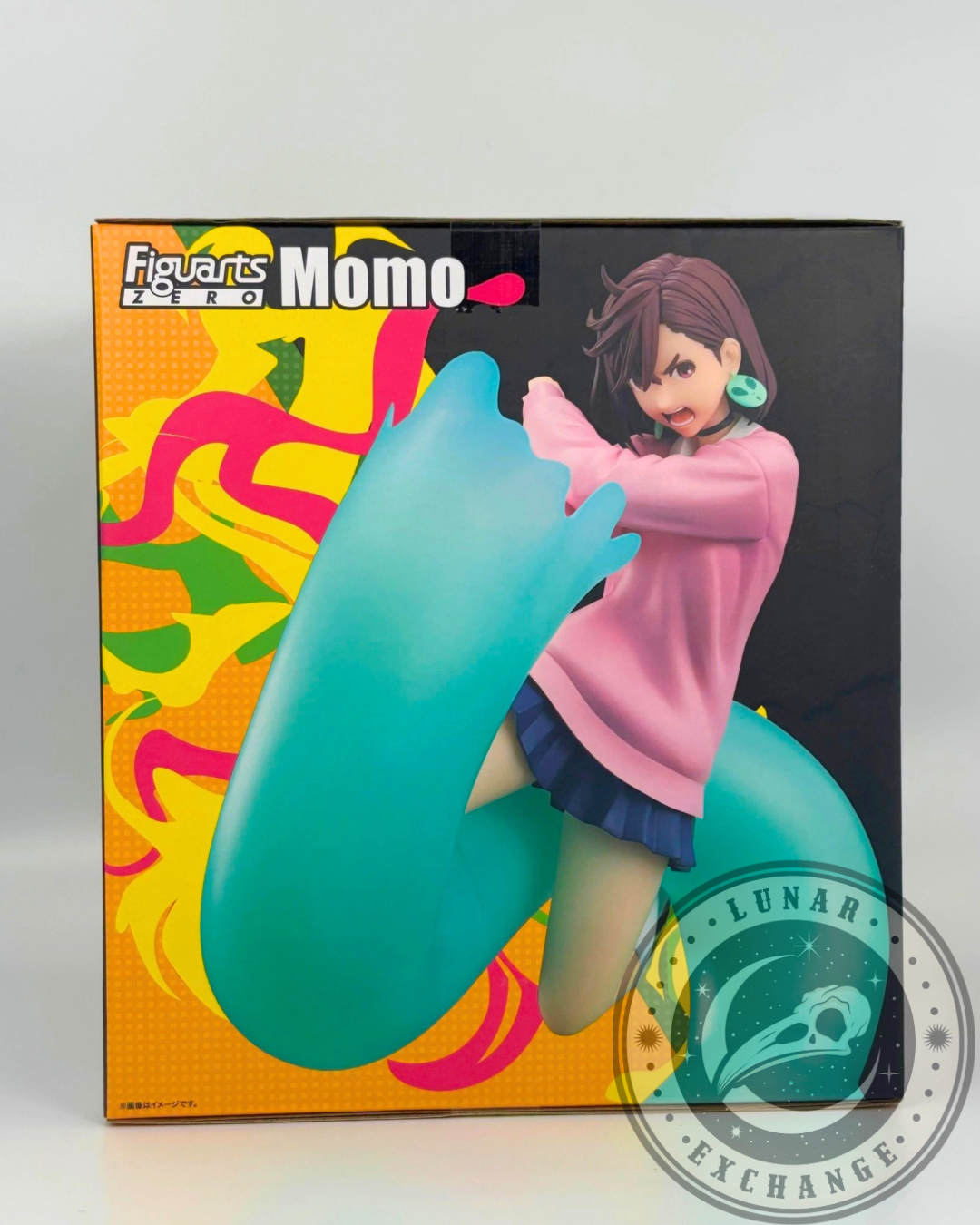 Side of the FiguartsZERO Momo Ayase statue box from the manga Dandadan, featuring bold colors and the character in a dynamic pose with oversized spiritual hands.