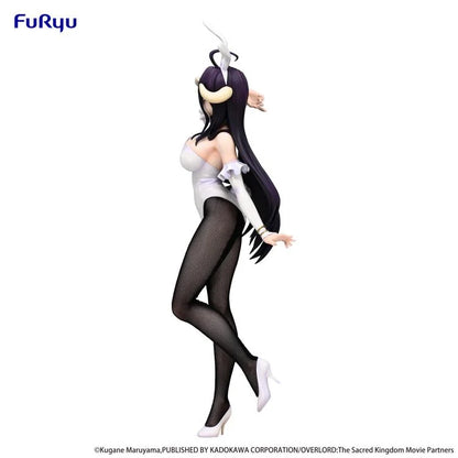 Side angle showcasing Albedo’s dynamic pose and costume details.