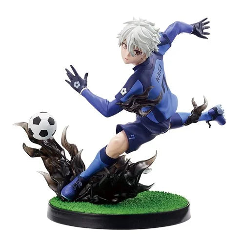 Side view of Bandai Spirits Seishiro Nagi figure, highlighting realistic textures and shading.