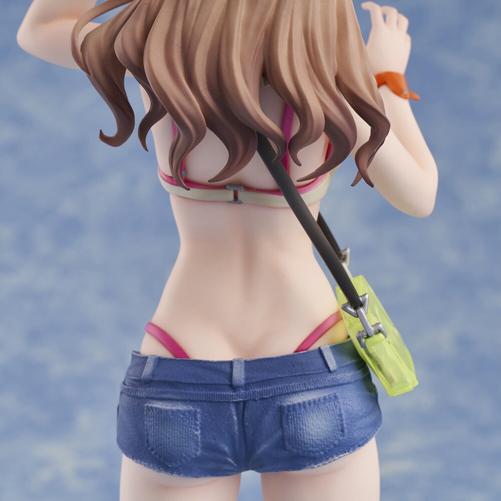 Rear close-up showing Yume Minami’s detailed sculpted shorts, back curves, and translucent yellow bag.